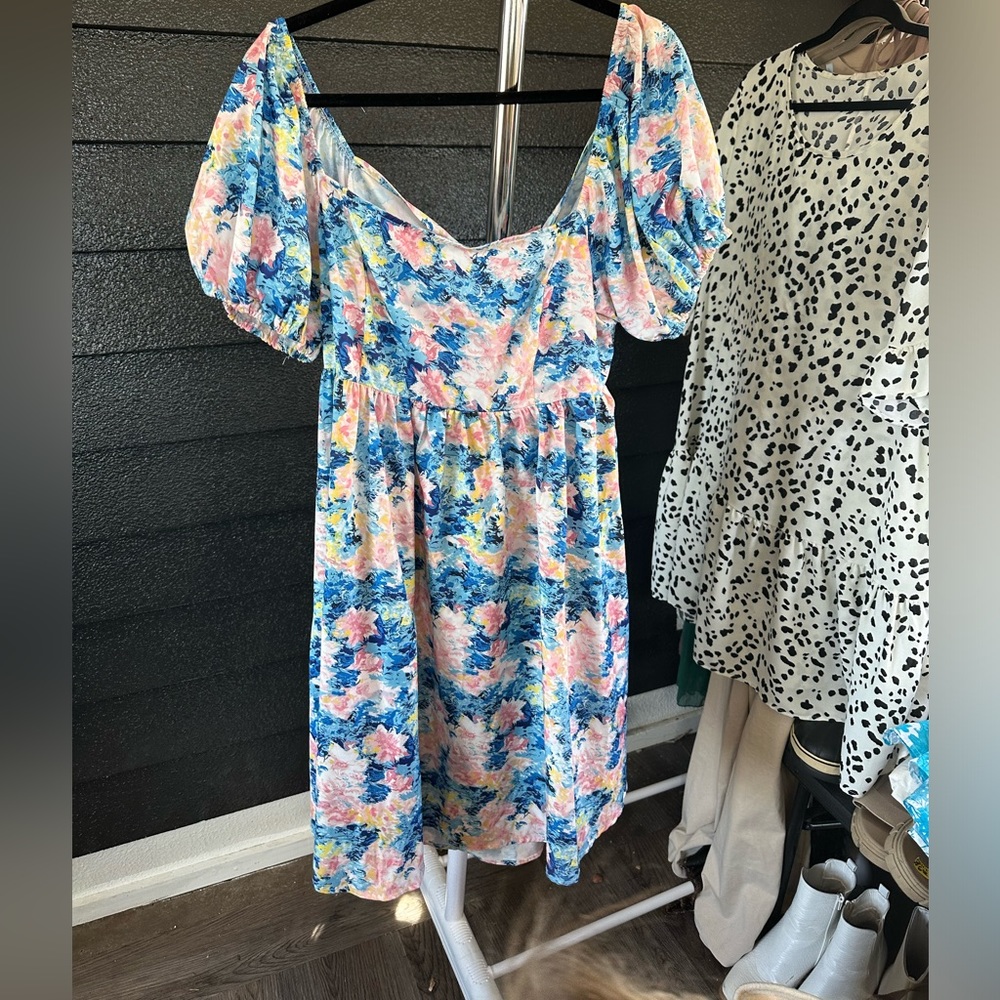 Floral keyhole mini dress